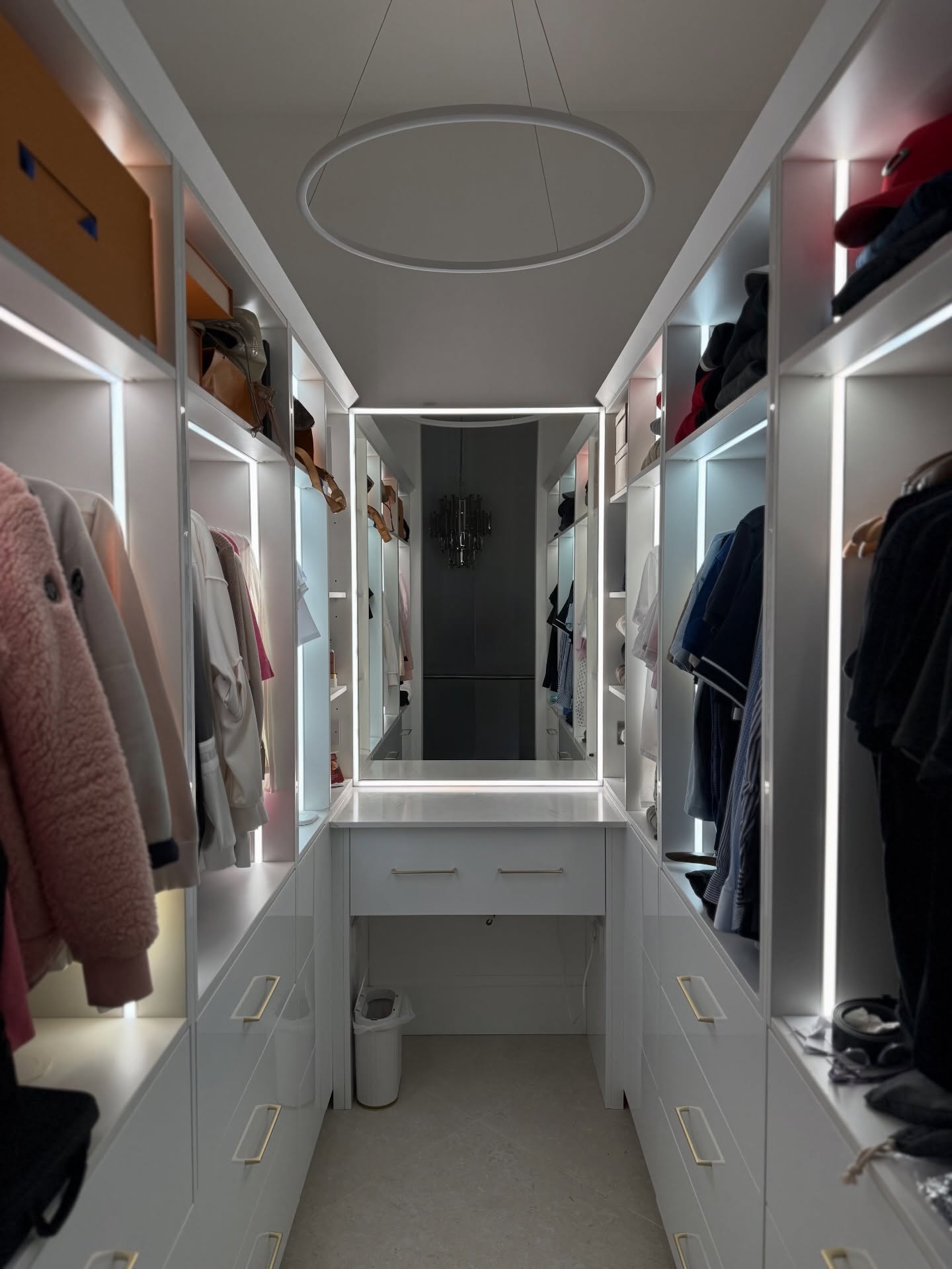 Dressing room lighting installation